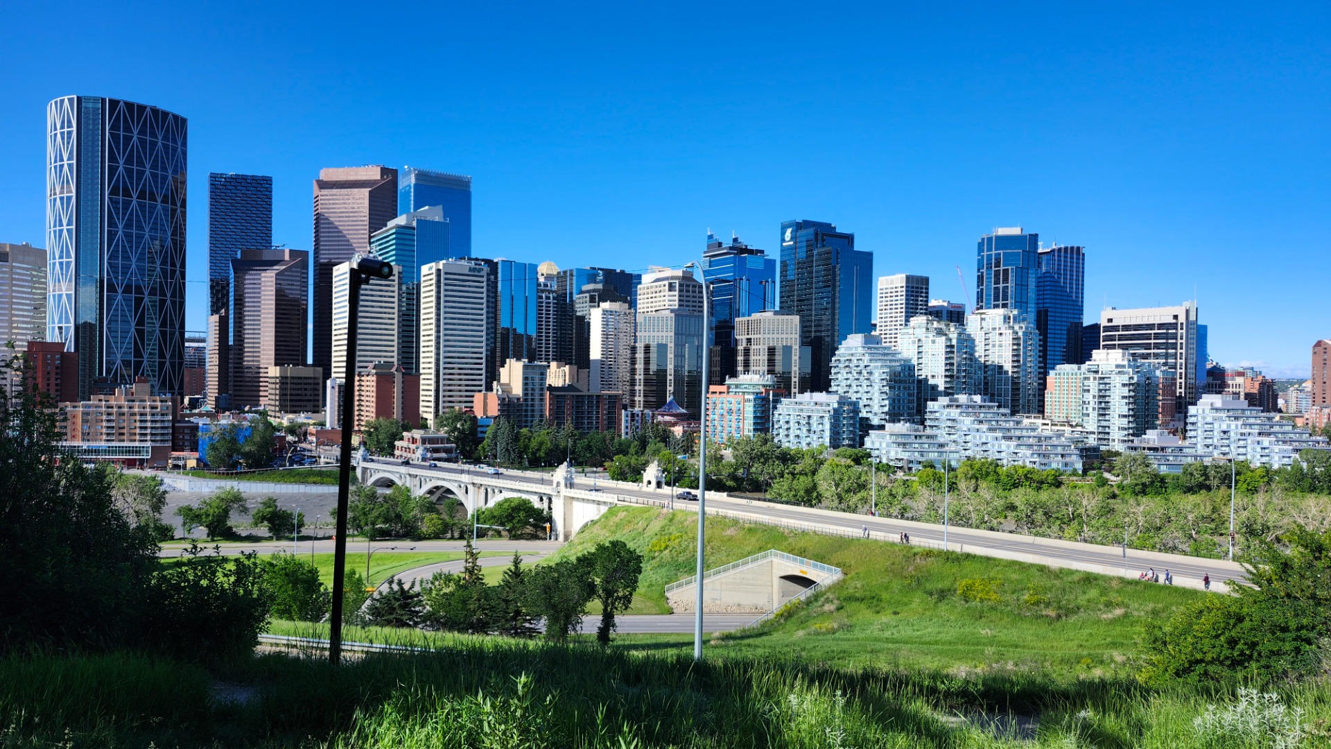 Calgary belvarosara latkep, eloterben a Centre Street Bridge